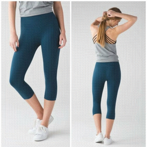LULULEMON Flow & Go Crop Alberta Lake